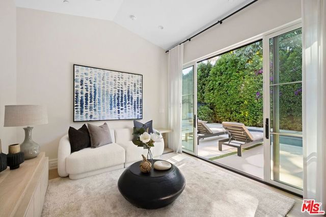 15125 Valley Vista Boulevard, Sherman Oaks, CA 91403