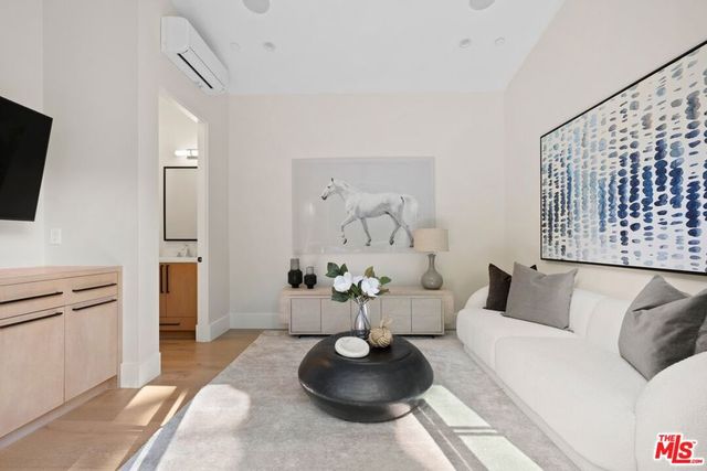 15125 Valley Vista Boulevard, Sherman Oaks, CA 91403