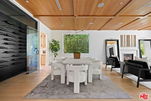 15125 Valley Vista Boulevard, Sherman Oaks, CA 91403