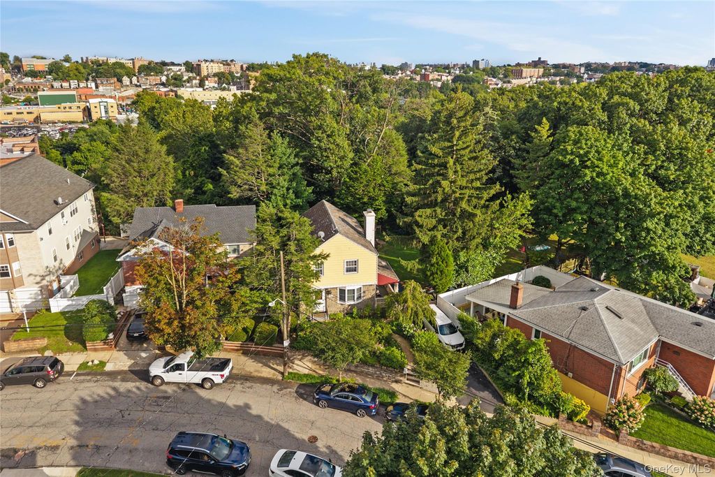 134 Hart Avenue, Yonkers, NY 10704 — photo 3