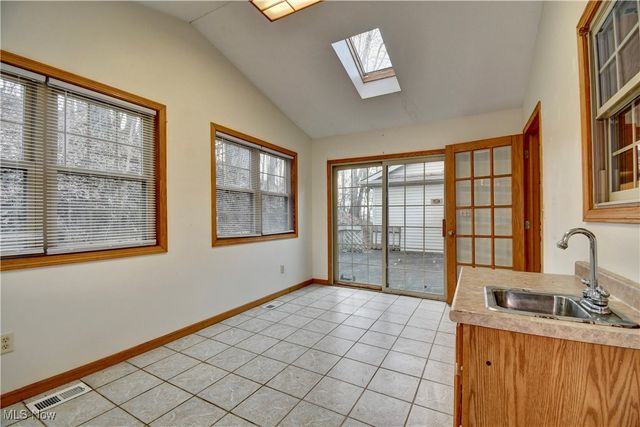 1451 Ridge Road NE, New Philadelphia, OH 44663