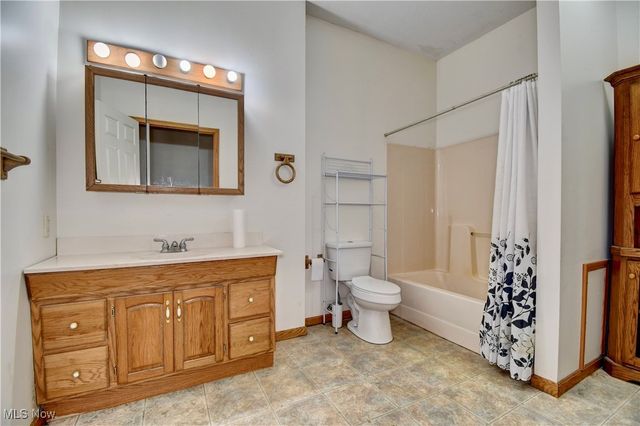 1451 Ridge Road NE, New Philadelphia, OH 44663