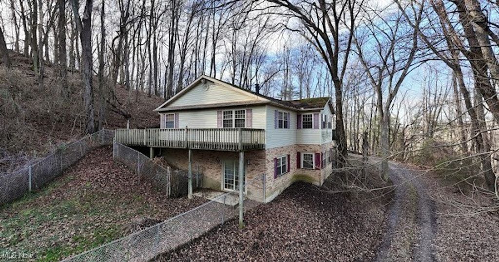 1451 Ridge Road NE, New Philadelphia, OH 44663