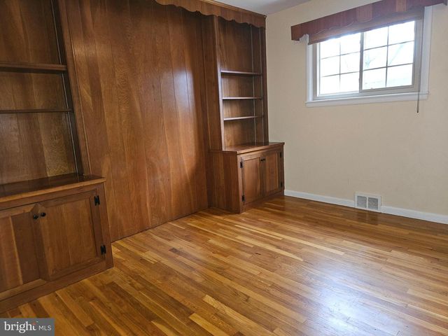 56 CHAPMAN AVE, Doylestown, PA 18901