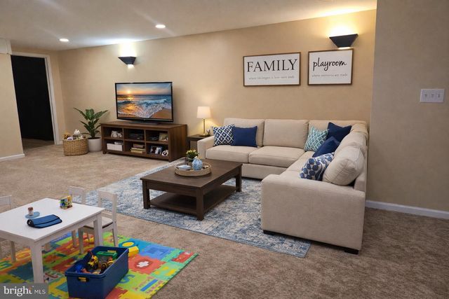 56 CHAPMAN AVE, Doylestown, PA 18901