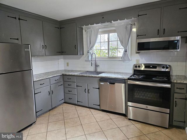 56 CHAPMAN AVE, Doylestown, PA 18901