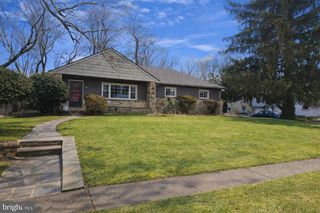 56 CHAPMAN AVE, Doylestown, PA 18901