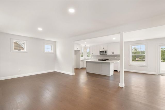 5 Jasmine Way, Bridgewater, MA 02324