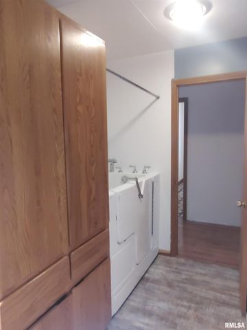 235 N SMITH Street, Prairie City, IL 61470