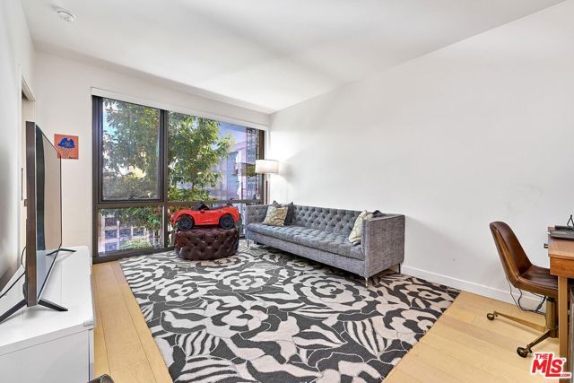 400 S Broadway 828, Los Angeles, CA 90013