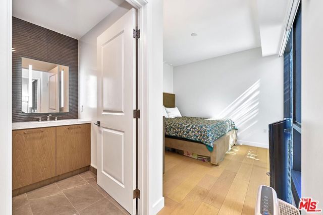 400 S Broadway 828, Los Angeles, CA 90013