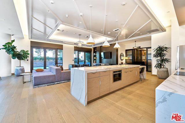 400 S Broadway 828, Los Angeles, CA 90013