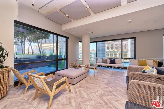 400 S Broadway 828, Los Angeles, CA 90013