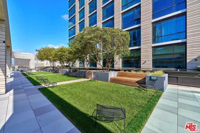 400 S Broadway 828, Los Angeles, CA 90013