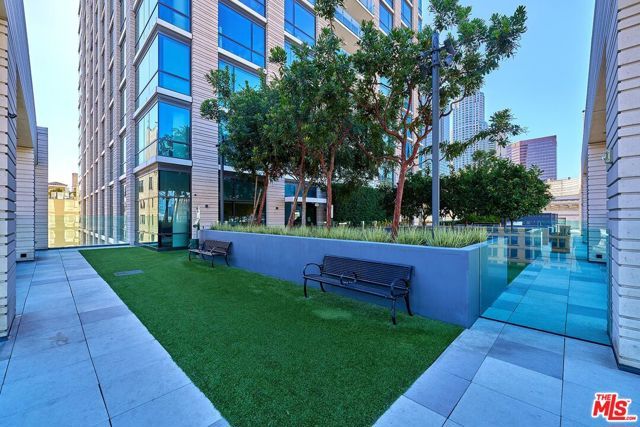 400 S Broadway 828, Los Angeles, CA 90013