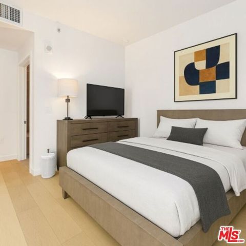 400 S Broadway 828, Los Angeles, CA 90013