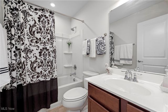 7537 Greenlawn Drive, North Ridgeville, OH 44039