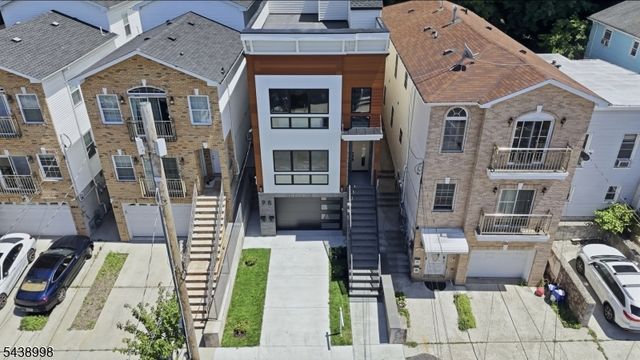 98 Western Ave 2, Jersey City, NJ 07307