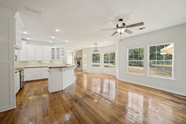 229 Quail Run Road, Valley View, TX 76272