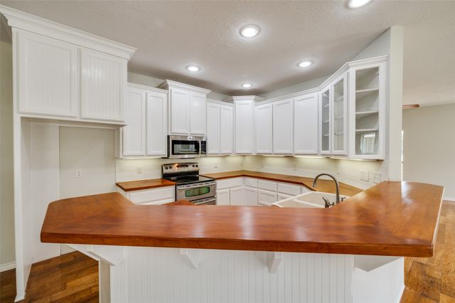 229 Quail Run Road, Valley View, TX 76272