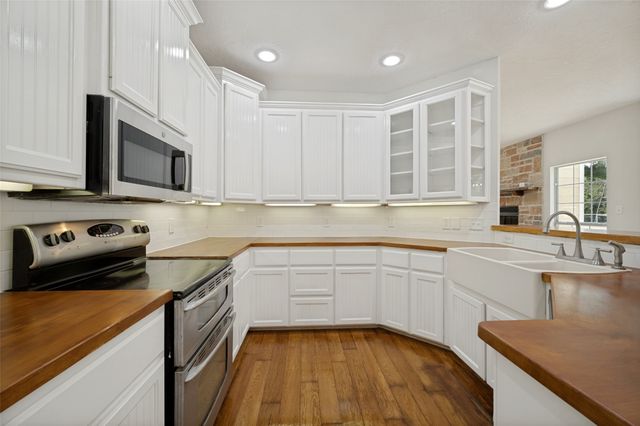 229 Quail Run Road, Valley View, TX 76272