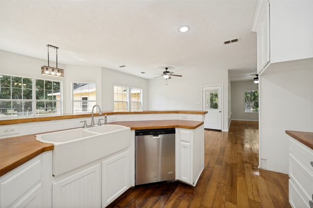 229 Quail Run Road, Valley View, TX 76272