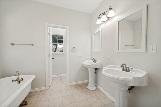 229 Quail Run Road, Valley View, TX 76272