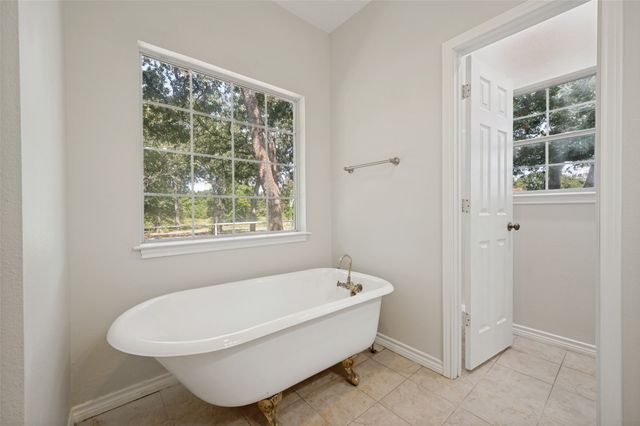 229 Quail Run Road, Valley View, TX 76272