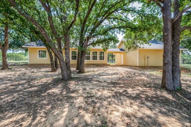 229 Quail Run Road, Valley View, TX 76272