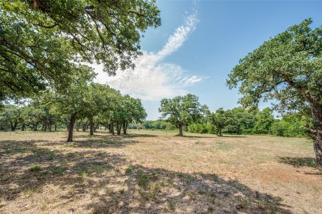 229 Quail Run Road, Valley View, TX 76272