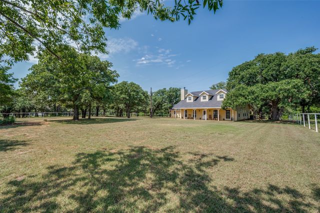 229 Quail Run Road, Valley View, TX 76272
