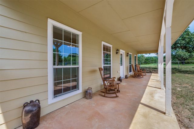 229 Quail Run Road, Valley View, TX 76272