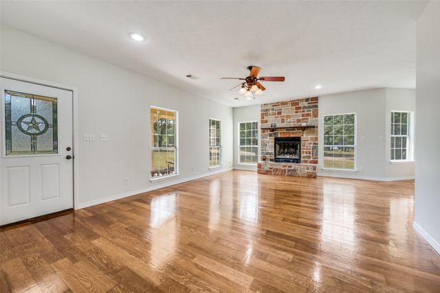 229 Quail Run Road, Valley View, TX 76272