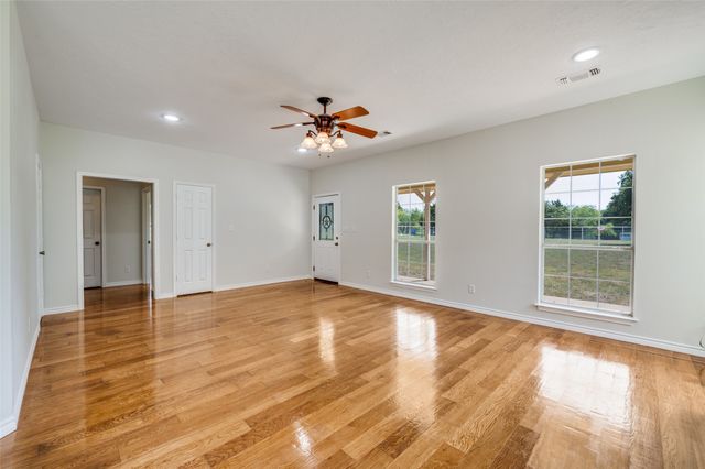 229 Quail Run Road, Valley View, TX 76272