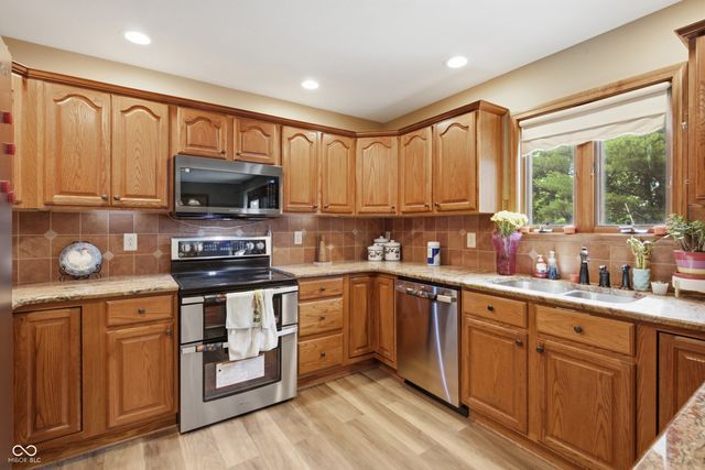4015 Highland Park Drive, Greenwood, IN 46143