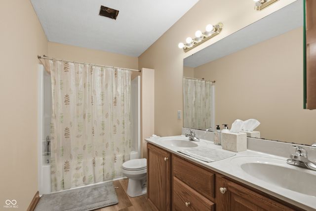 4015 Highland Park Drive, Greenwood, IN 46143