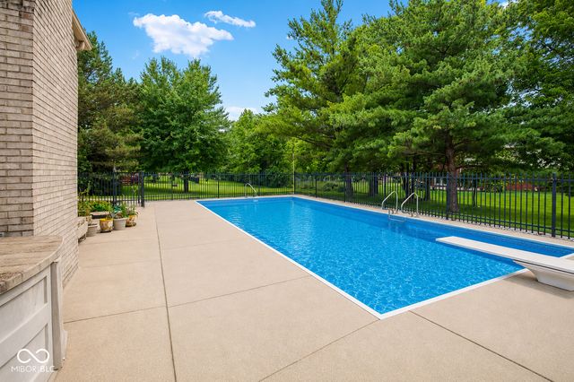 4015 Highland Park Drive, Greenwood, IN 46143