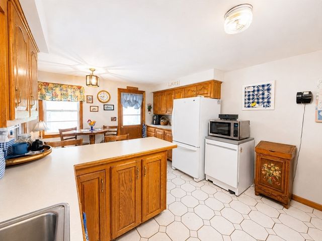 181 Main St, Foxboro, MA 02035