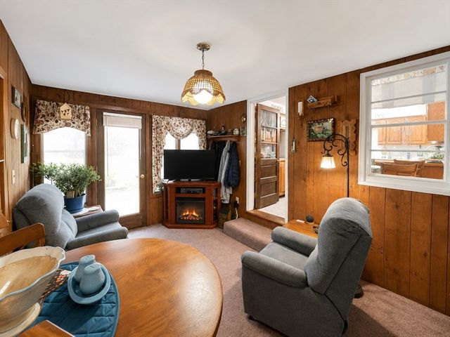 181 Main St, Foxboro, MA 02035