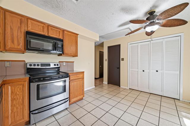 17230 Forelock Way, Crosby, TX 77532