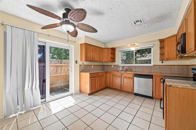 17230 Forelock Way, Crosby, TX 77532