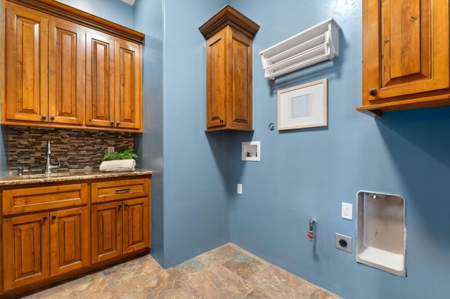 1202 Gabaldon Road NW, Albuquerque, NM 87104