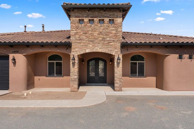 1202 Gabaldon Road NW, Albuquerque, NM 87104