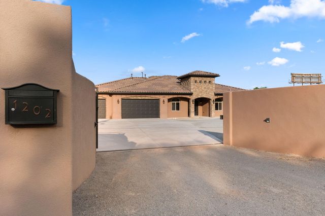 1202 Gabaldon Road NW, Albuquerque, NM 87104