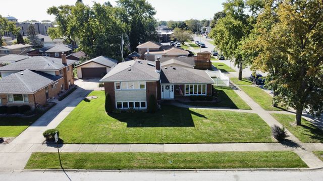 4537 W 102nd Street, Oak Lawn, IL 60453
