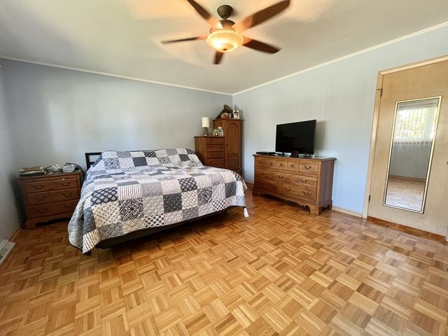 4537 W 102nd Street, Oak Lawn, IL 60453