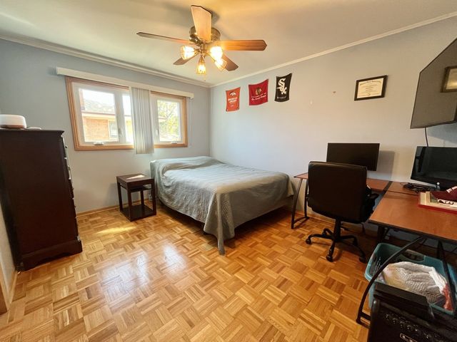 4537 W 102nd Street, Oak Lawn, IL 60453