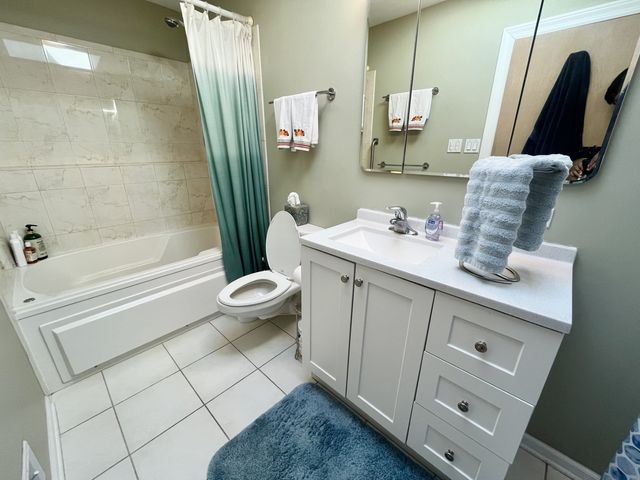 4537 W 102nd Street, Oak Lawn, IL 60453