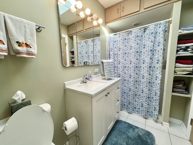4537 W 102nd Street, Oak Lawn, IL 60453