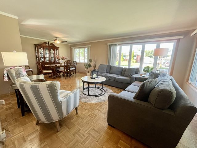 4537 W 102nd Street, Oak Lawn, IL 60453